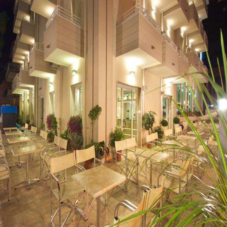 Hotel Muccioli ミザーノ・アドリアーティコ エクステリア 写真